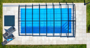 Pool-Überdachung Casablanca Infinity 346 x 635 cm (Variante A) beidseitig auf Schienen Karbon Module der Überdachungen werden als Bausatz inkl. Montageanleitung  geliefert